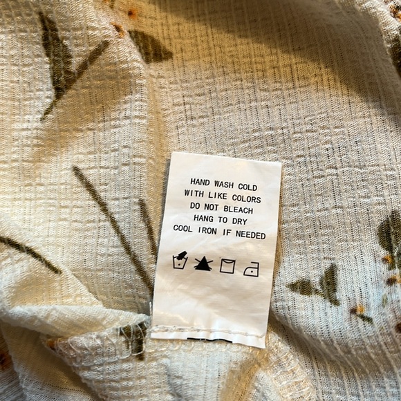 Melloday Floral Smocked Short Sleeve cream blouse - Picture 6 of 9